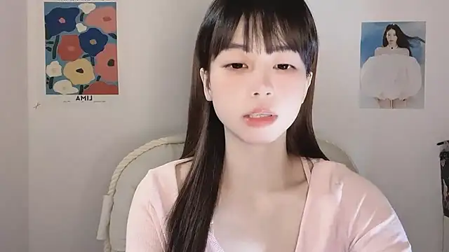 -Hottie online show from November 16, 2025, 4:12 pm