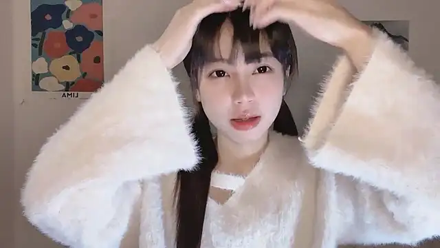 -Hottie online show from November 19, 2025, 4:18 pm