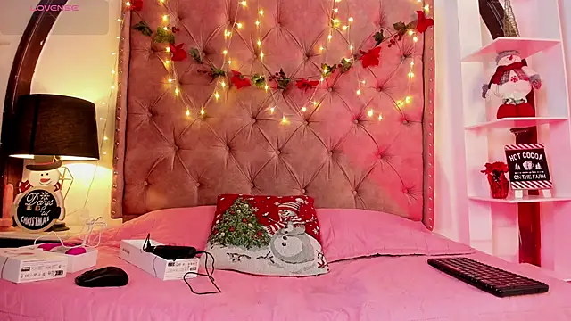 LadyAvalon online show from December 19, 2024, 8:02 pm