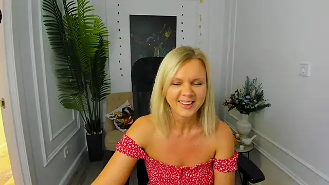 AgathaKlouin online show from October 14, 2025, 7:14 pm