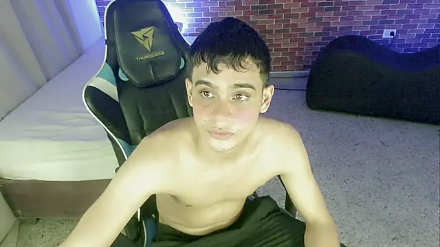 Snapshot of zacariasss_ chatting on September 28, 2025, 3:23 am zacariasss online show from September 28, 2025, 3:23 am