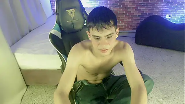 Snapshot of zacariasss_ chatting on October 3, 2025, 3:36 am zacariasss online show from October 3, 2025, 3:36 am