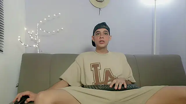 Snapshot of zacariasss_ chatting on October 22, 2025, 1:22 pm zacariasss online show from October 22, 2025, 1:22 pm