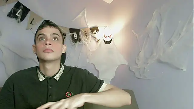 Snapshot of zacariasss_ chatting on October 31, 2025, 3:40 am zacariasss online show from October 31, 2025, 3:40 am