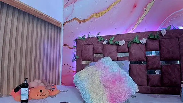 melody paris online show from March 7, 2025, 10:45 am