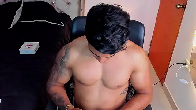 Snapshot of Andrew_wolf7 chatting on November 7, 2025, 6:52 pm Andrew wolf7 online show from November 7, 2025, 6:52 pm