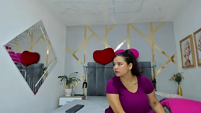 Caroliine Torres online show from June 11, 2026, 12:25 pm