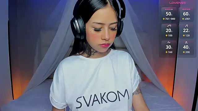 cat kitty18  online show from February 24, 2026, 6:39 pm