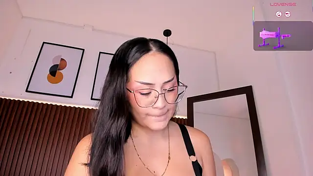 emma white 01 online show from December 5, 2025, 1:36 am