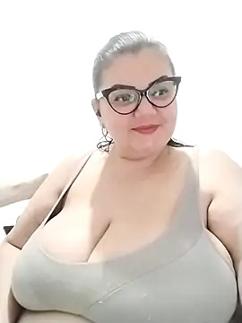 Snapshot of Madisonpalacio chatting on February 4, 2026, 9:42 pm Madisonpalacio online show from February 4, 2026, 9:42 pm