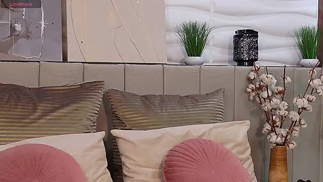 AvaLanne  online show from February 10, 2025, 8:31 pm