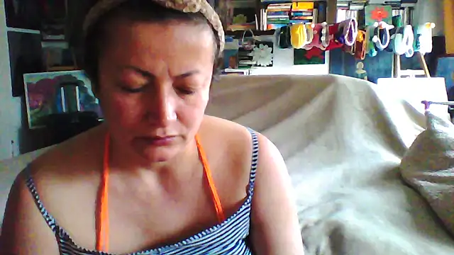 MariaAnaSunshine online show from November 14, 2025, 10:03 am