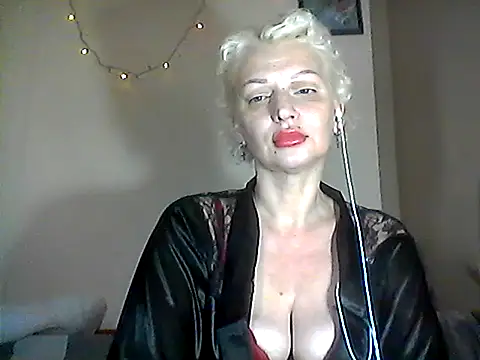 MaryJane441 online show from February 4, 2026, 9:42 pm