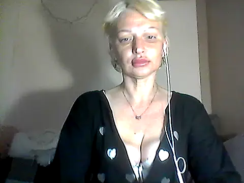 Snapshot of MaryJane441 chatting on April 22, 2026, 8:10 pm MaryJane441 online show from April 22, 2026, 8:10 pm
