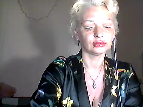 Snapshot of MaryJane441 chatting on May 5, 2026, 8:06 pm MaryJane441 online show from May 5, 2026, 8:06 pm