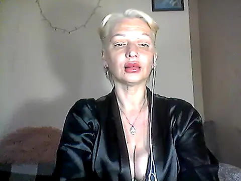 Snapshot of MaryJane441 chatting on May 6, 2026, 8:25 pm MaryJane441 online show from May 6, 2026, 8:25 pm