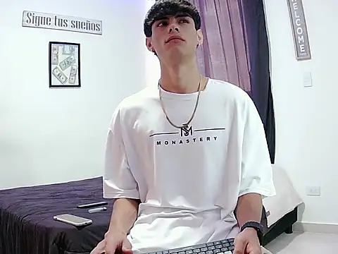 harrytomson 1 online show from November 17, 2025, 6:35 pm