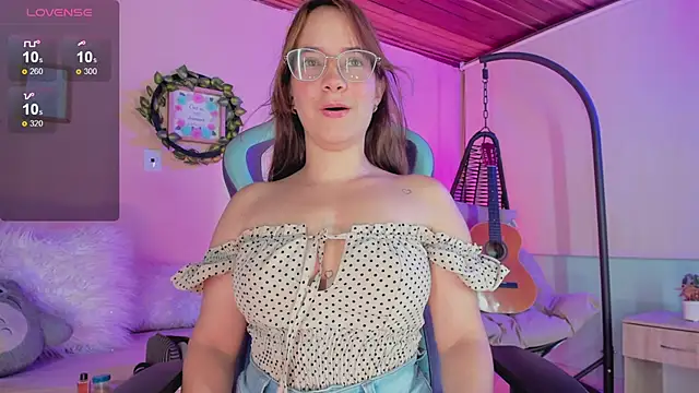 honey fox1 online show from February 7, 2025, 10:20 pm