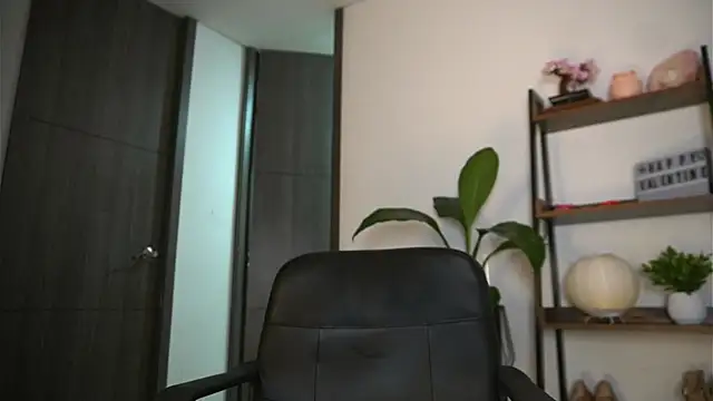 alexajhonsonsof online show from March 4, 2025, 8:13 am