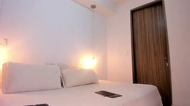 Mariana Synn online show from July 25, 2026, 1:25 am