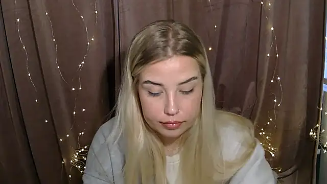 Snapshot of KristyHoney chatting on December 8, 2024, 9:35 am KristyHoney online show from December 8, 2024, 9:35 am