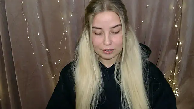 Snapshot of KristyHoney chatting on December 14, 2024, 10:02 am KristyHoney online show from December 14, 2024, 10:02 am