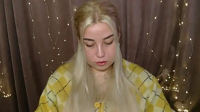 Snapshot of KristyHoney chatting on December 20, 2024, 7:01 am KristyHoney online show from December 20, 2024, 7:01 am