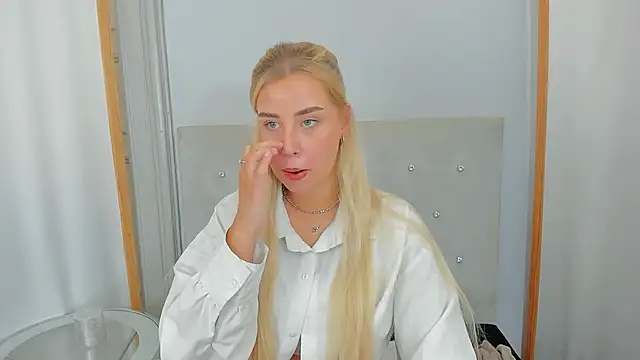 Snapshot of KristyHoney chatting on February 26, 2025, 9:42 am KristyHoney online show from February 26, 2025, 9:42 am
