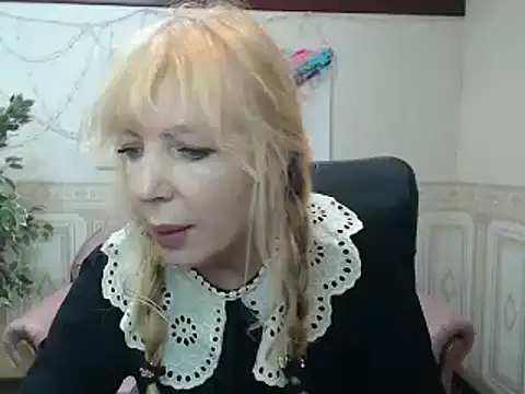 Snapshot of Anna_Diax chatting on December 18, 2024, 12:29 pm Anna Diax online show from December 18, 2024, 12:29 pm