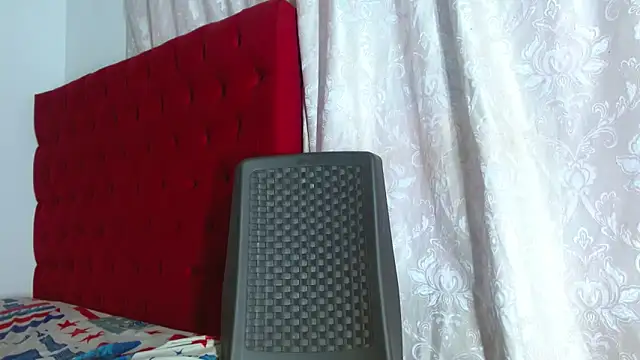 cristinamontiel online show from November 13, 2025, 3:55 pm