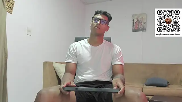 Snapshot of Darren_hot2 chatting on January 9, 2025, 7:29 pm Darren hot2 online show from January 9, 2025, 7:29 pm