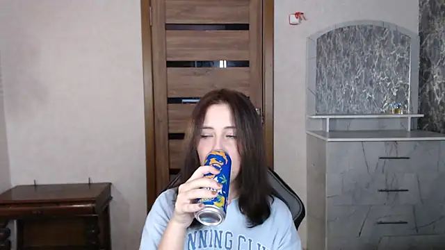 Kristy-Max online show from October 18, 2025, 8:20 pm