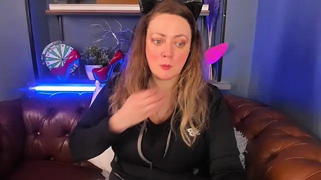 JesiaFoxi online show from March 6, 2025, 2:18 pm