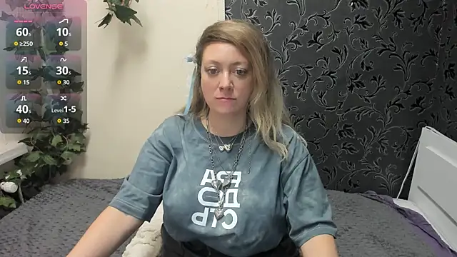 JesiaFoxi online show from December 21, 2025, 5:31 pm