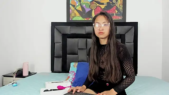 tatiana valencia online show from December 23, 2024, 1:45 pm