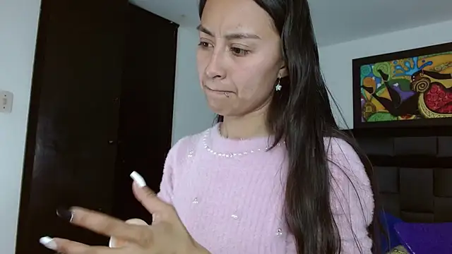 tatiana valencia online show from February 18, 2025, 3:43 pm