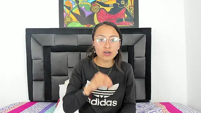 tatiana valencia online show from March 19, 2025, 6:12 pm