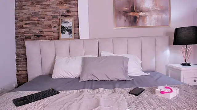 lyzzi smith01 online show from October 30, 2025, 7:58 pm