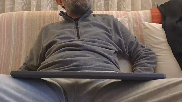 Snapshot of 77_No_Name_77 chatting on March 19, 2025, 9:48 pm 77 No Name 77 online show from March 19, 2025, 9:48 pm