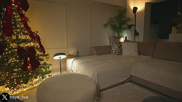 freyacherie online show from December 17, 2025, 11:16 am