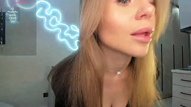  cometoseeme  online show from February 6, 2025, 5:40 pm