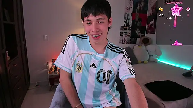 Snapshot of angel_bless19 chatting on September 15, 2025, 10:32 pm angel bless19 online show from September 15, 2025, 10:32 pm