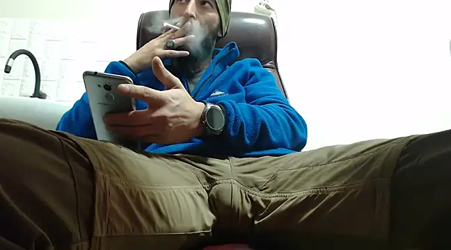 Snapshot of hardbigcock16 chatting on December 6, 2024, 11:54 am hardbigcock16 online show from December 6, 2024, 11:54 am