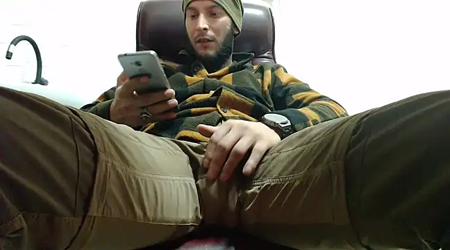 Snapshot of hardbigcock16 chatting on December 7, 2024, 1:18 pm hardbigcock16 online show from December 7, 2024, 1:18 pm