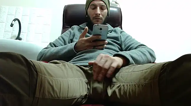 Snapshot of hardbigcock16 chatting on December 14, 2024, 1:27 pm hardbigcock16 online show from December 14, 2024, 1:27 pm