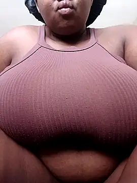 Snapshot of queenxdede chatting on February 18, 2026, 12:23 pm queenxdede online show from February 18, 2026, 12:23 pm