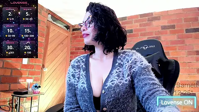 Snapshot of paulinabarnett- chatting on December 15, 2025, 5:01 am paulinabarnett- online show from December 15, 2025, 5:01 am