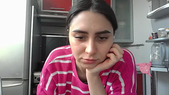 Snapshot of Kashtanka_ chatting on February 6, 2025, 7:13 am Kashtanka online show from February 6, 2025, 7:13 am