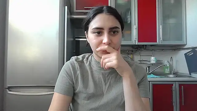 Snapshot of Kashtanka_ chatting on February 8, 2025, 7:48 am Kashtanka online show from February 8, 2025, 7:48 am