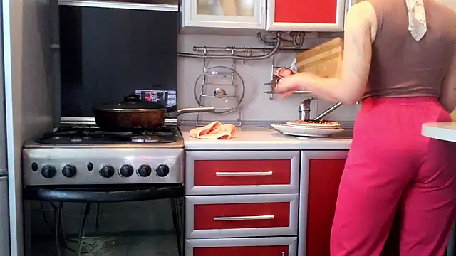 Snapshot of Kashtanka_ chatting on October 18, 2025, 10:38 am Kashtanka online show from October 18, 2025, 10:38 am